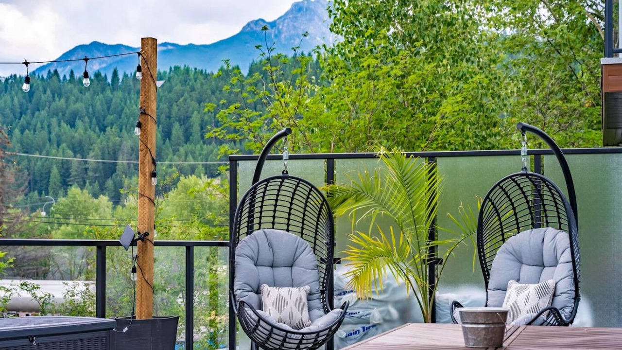 Photo of Outdoor in Golden