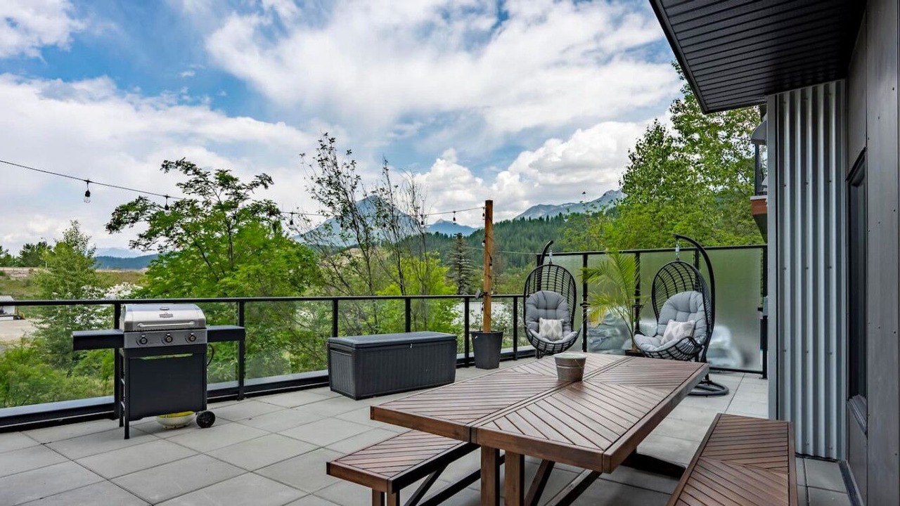 Photo of Outdoor in Golden