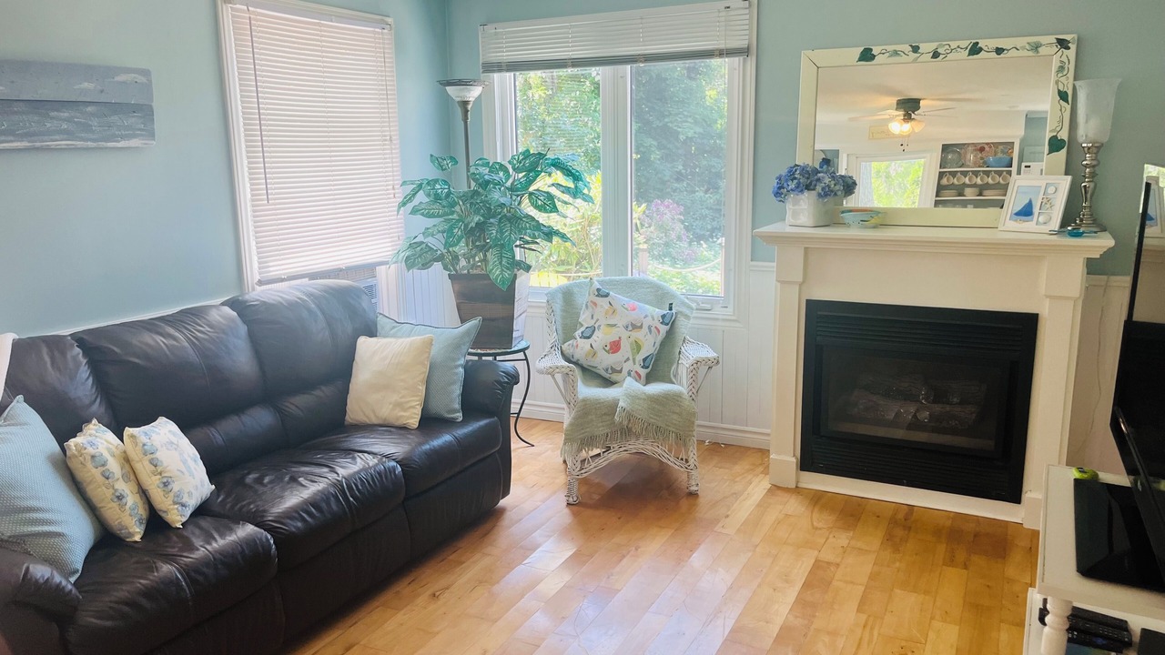 Photo of Livingroom in The Bluff