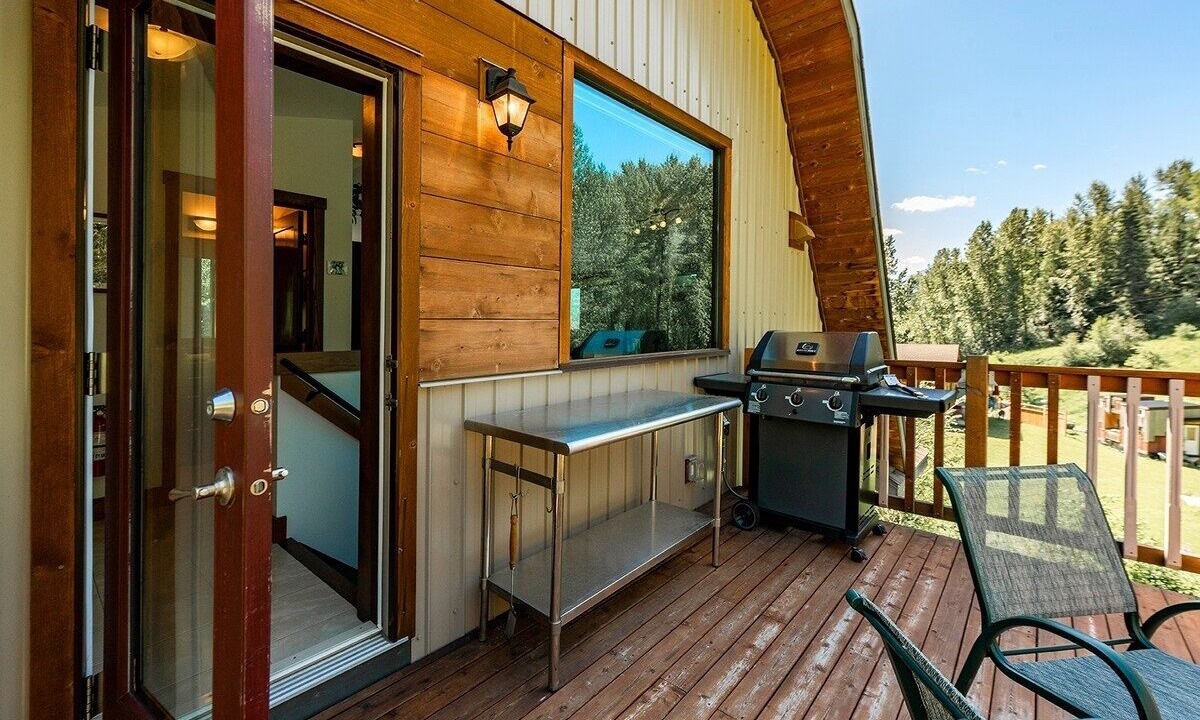 Photo of Patio Balcony in East Kootenay