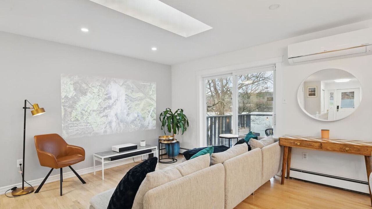 Photo of Livingroom in Fall River