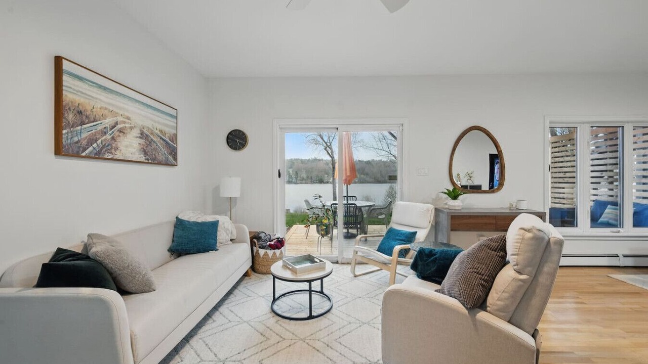 Photo of Livingroom in Fall River