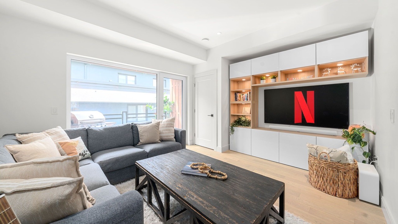 Photo of Livingroom in Lower Lonsdale