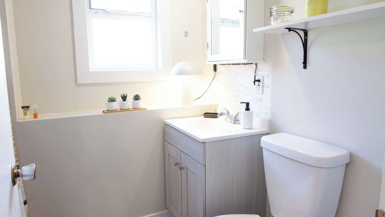 Photo of Bathroom in Departure Bay