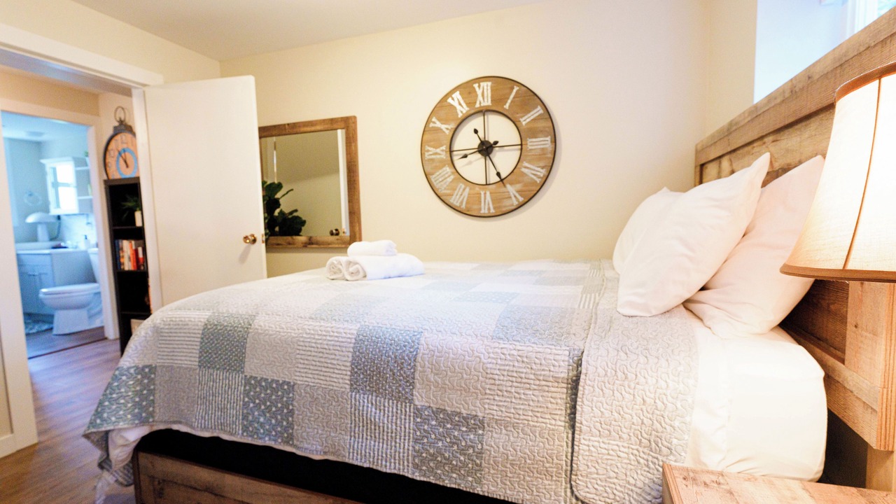 Photo of Bedroom in Departure Bay
