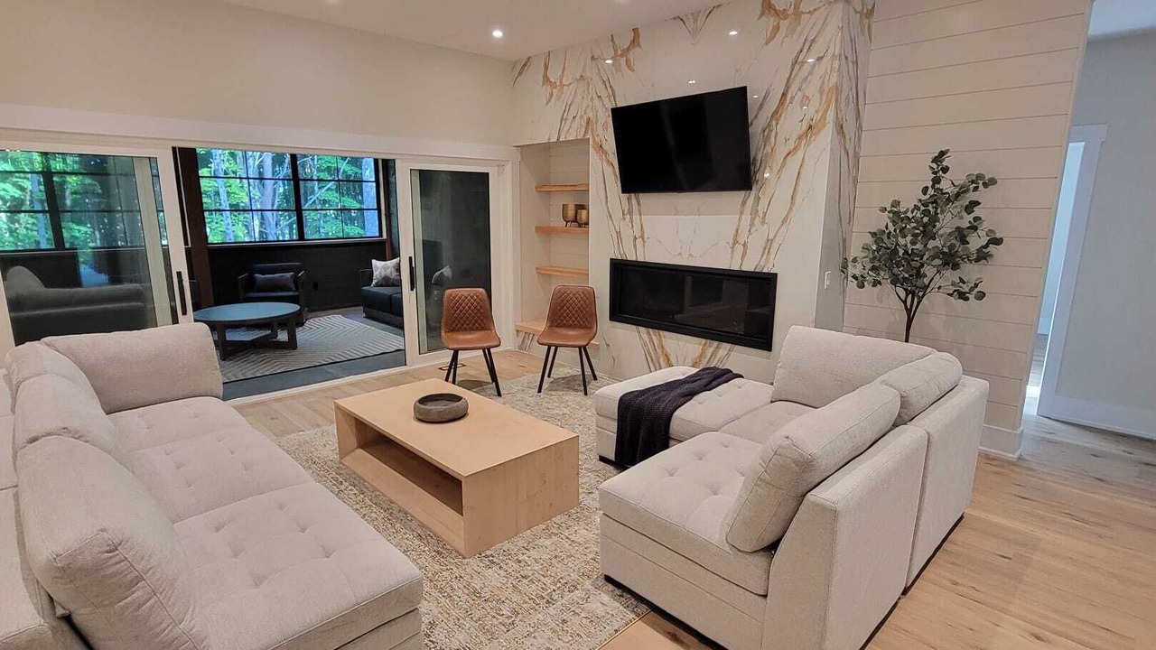 Photo of Livingroom in Lake of Bays