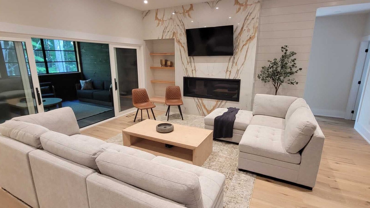 Photo of Livingroom in Lake of Bays
