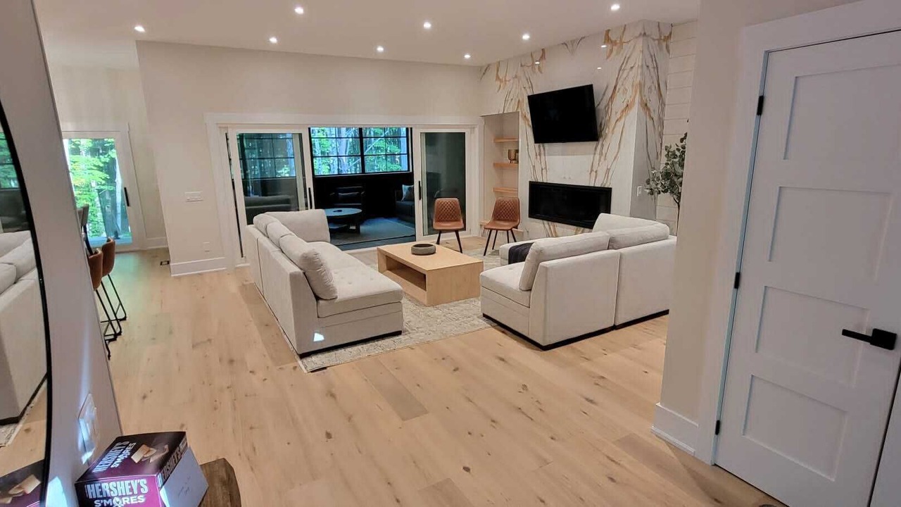 Photo of Livingroom in Lake of Bays