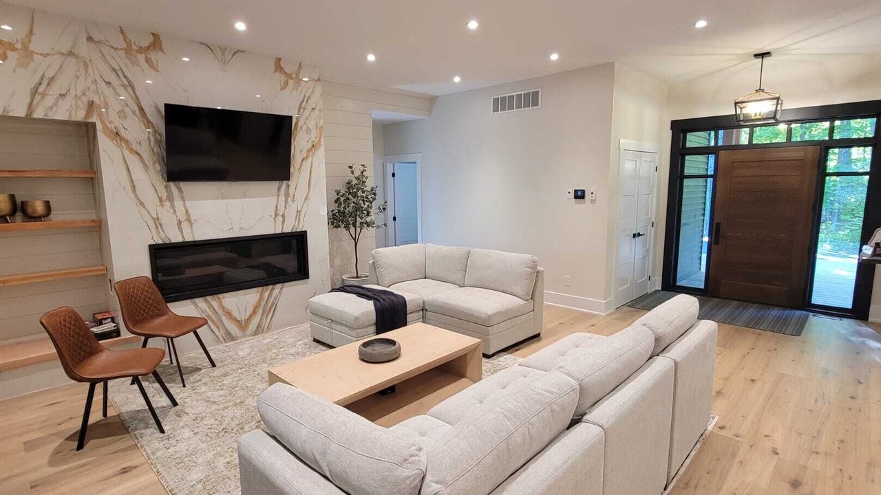 Photo of Livingroom in Lake of Bays