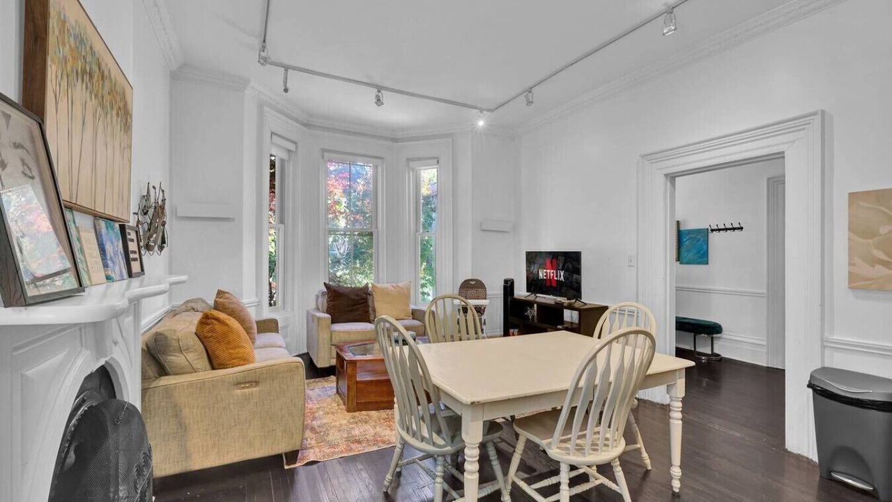 Photo of Livingroom in Cobourg