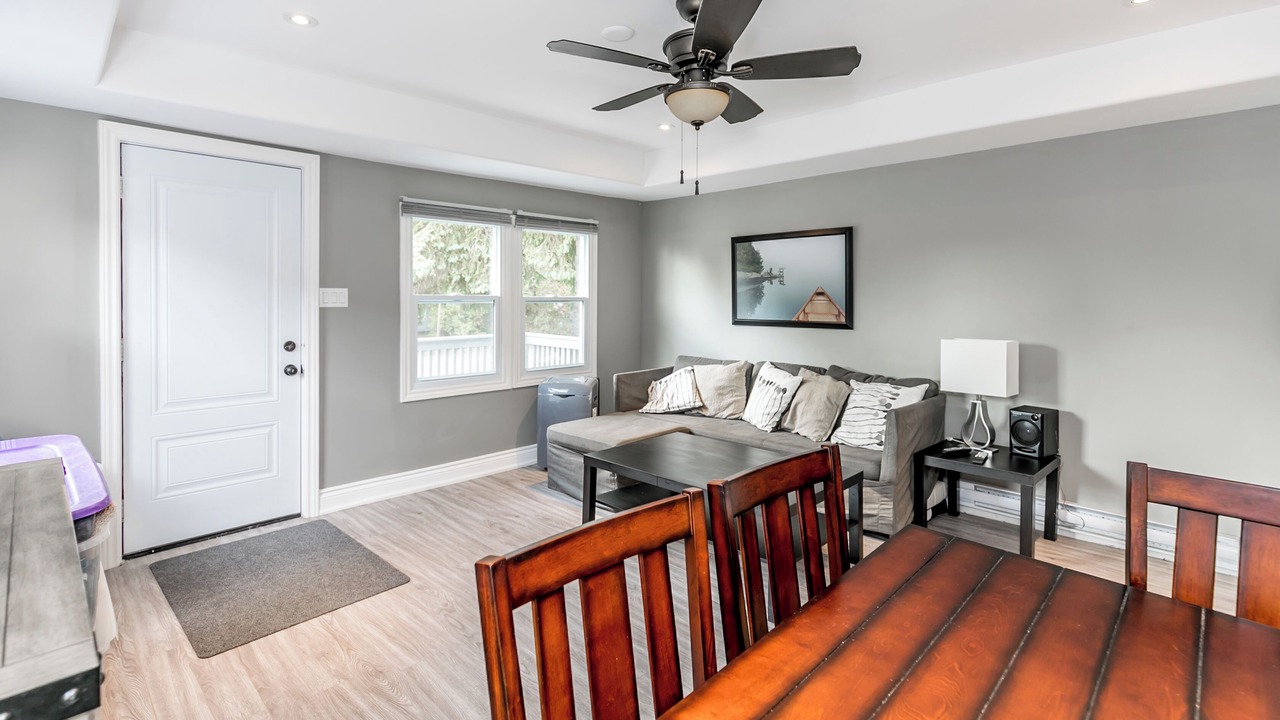 Photo of Livingroom in Wasaga Beach