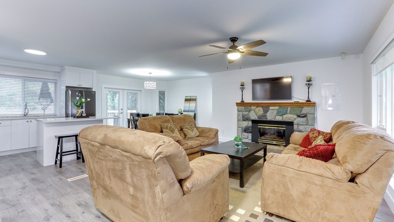 Photo of Livingroom in Harrison Hot Springs