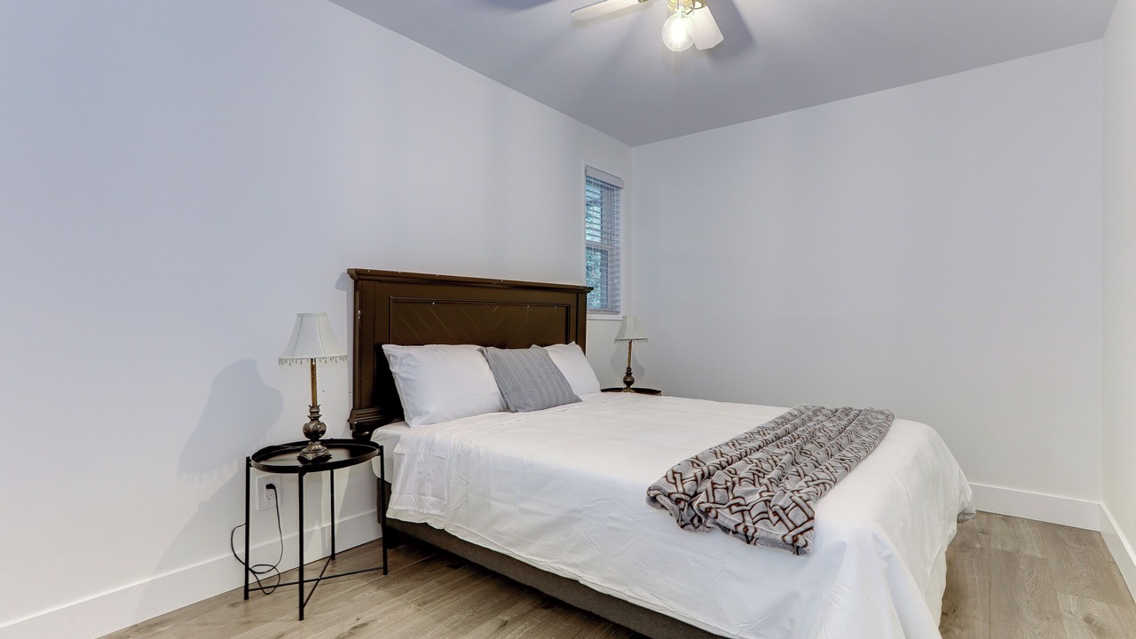 Photo of Bedroom in Harrison Hot Springs
