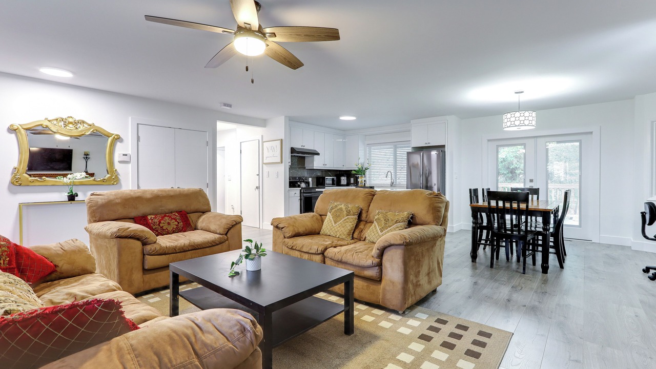 Photo of Livingroom in Harrison Hot Springs