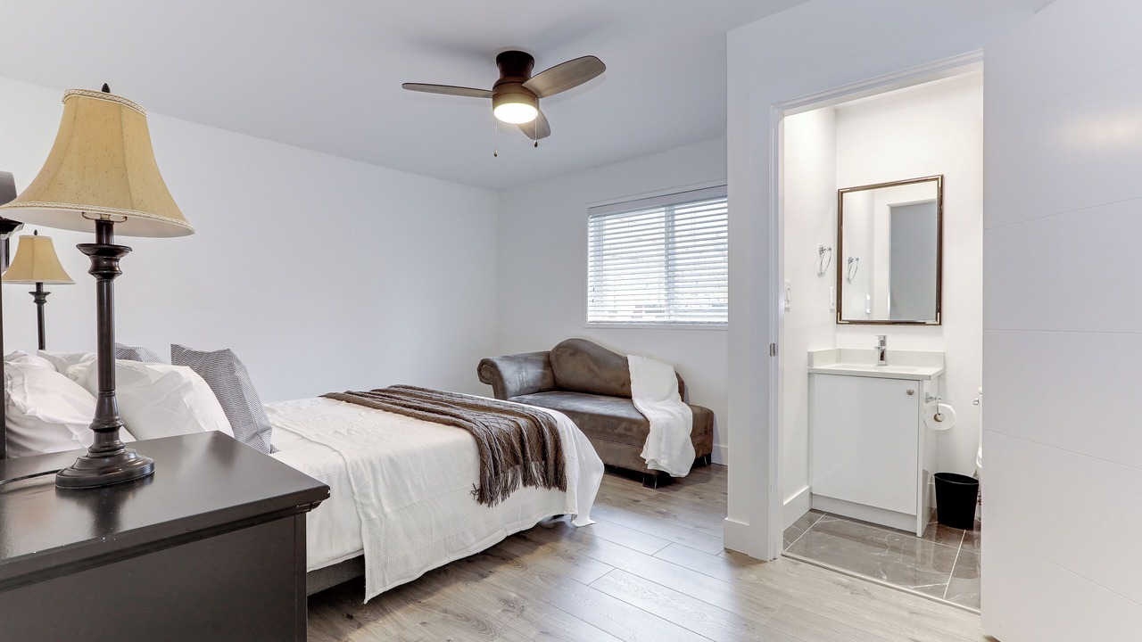 Photo of Bedroom in Harrison Hot Springs