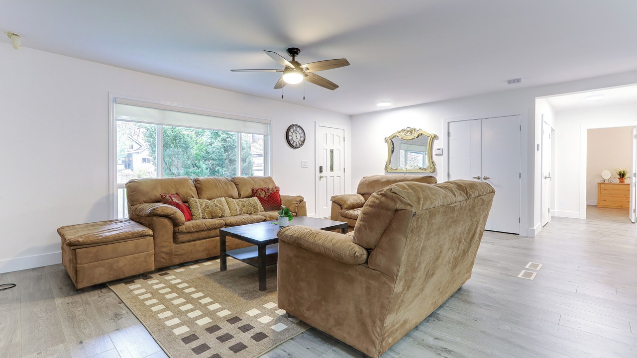 Photo of Livingroom in Harrison Hot Springs