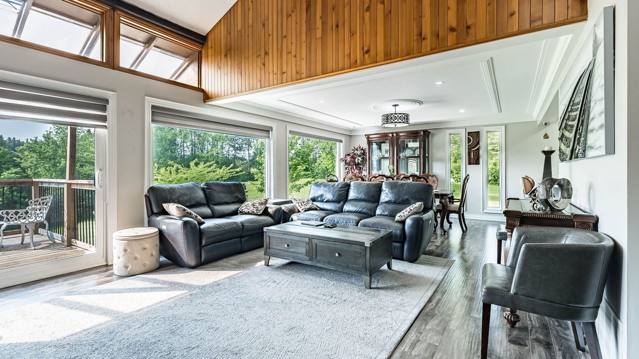Photo of Livingroom in Caledon
