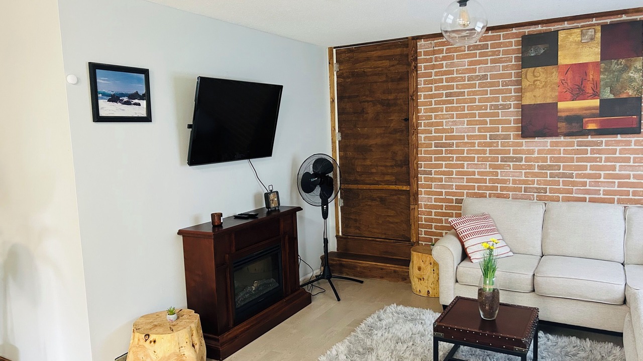 Photo of Livingroom in Courtenay