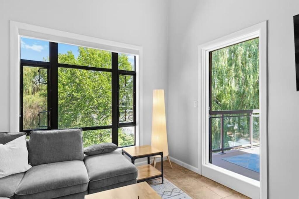 Photo of Livingroom in South Pandosy