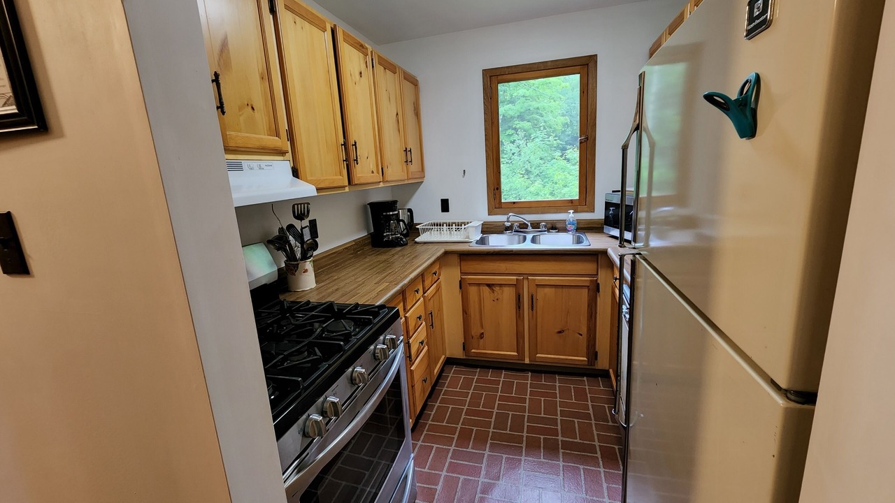 Photo of Kitchen in Dysart et al