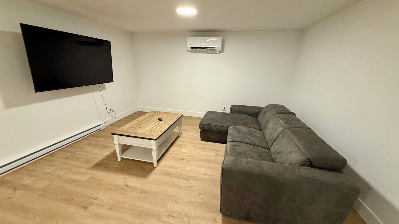 Photo of Livingroom in Lillooet