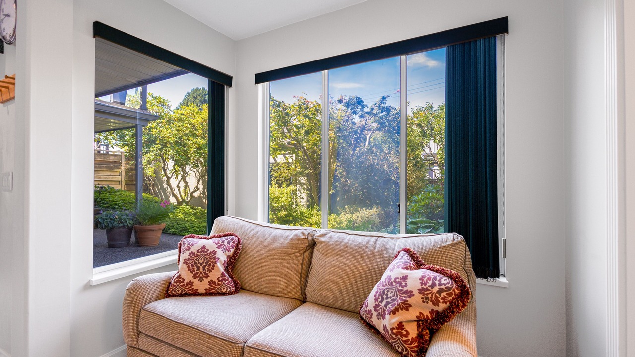 Photo of Livingroom in West Point Grey