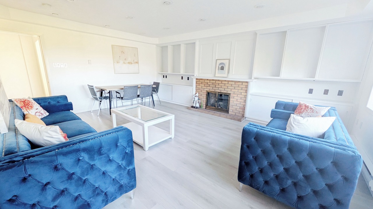 Photo of Livingroom in Cordova Bay