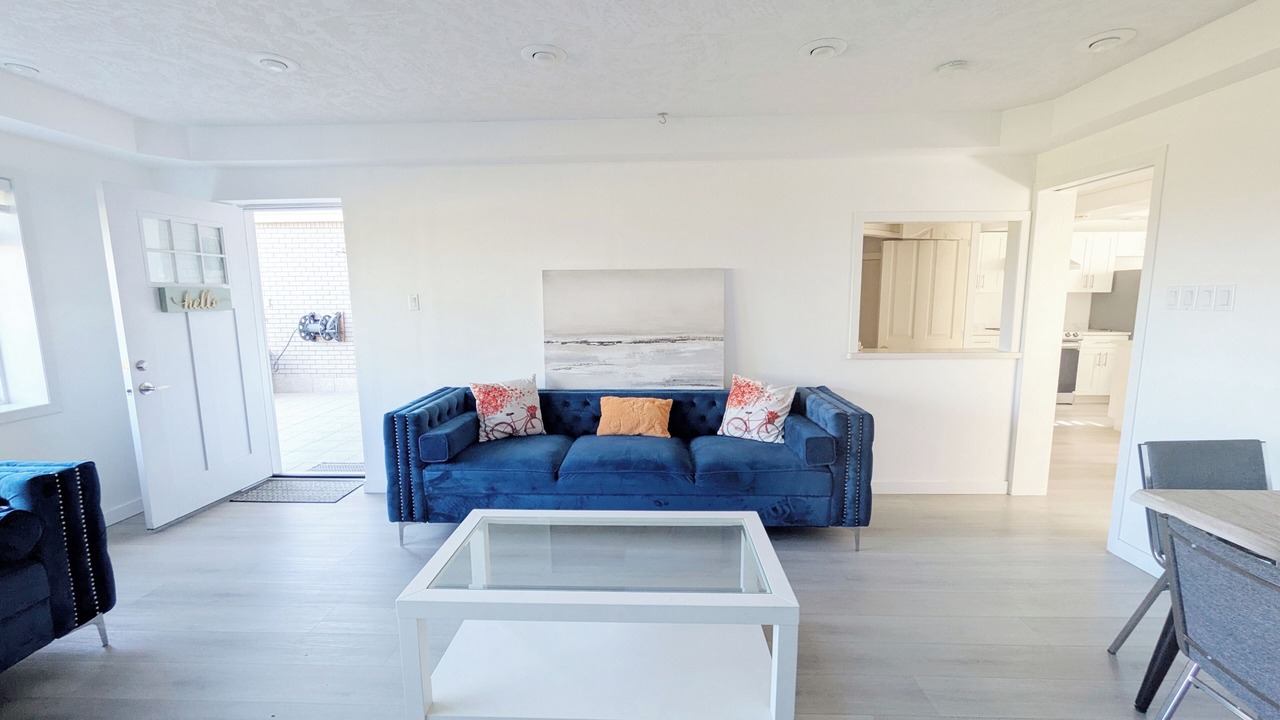 Photo of Livingroom in Cordova Bay