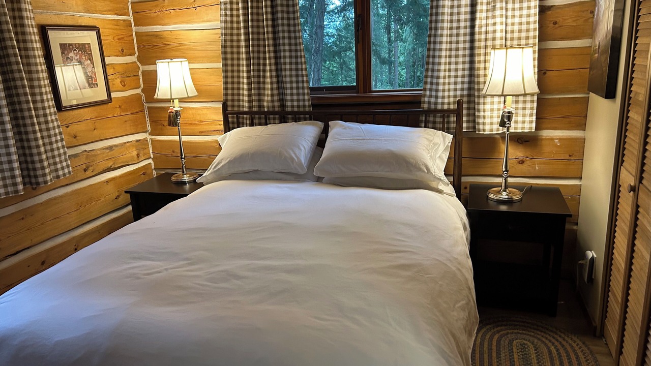 Photo of Bedroom in Mayne Island