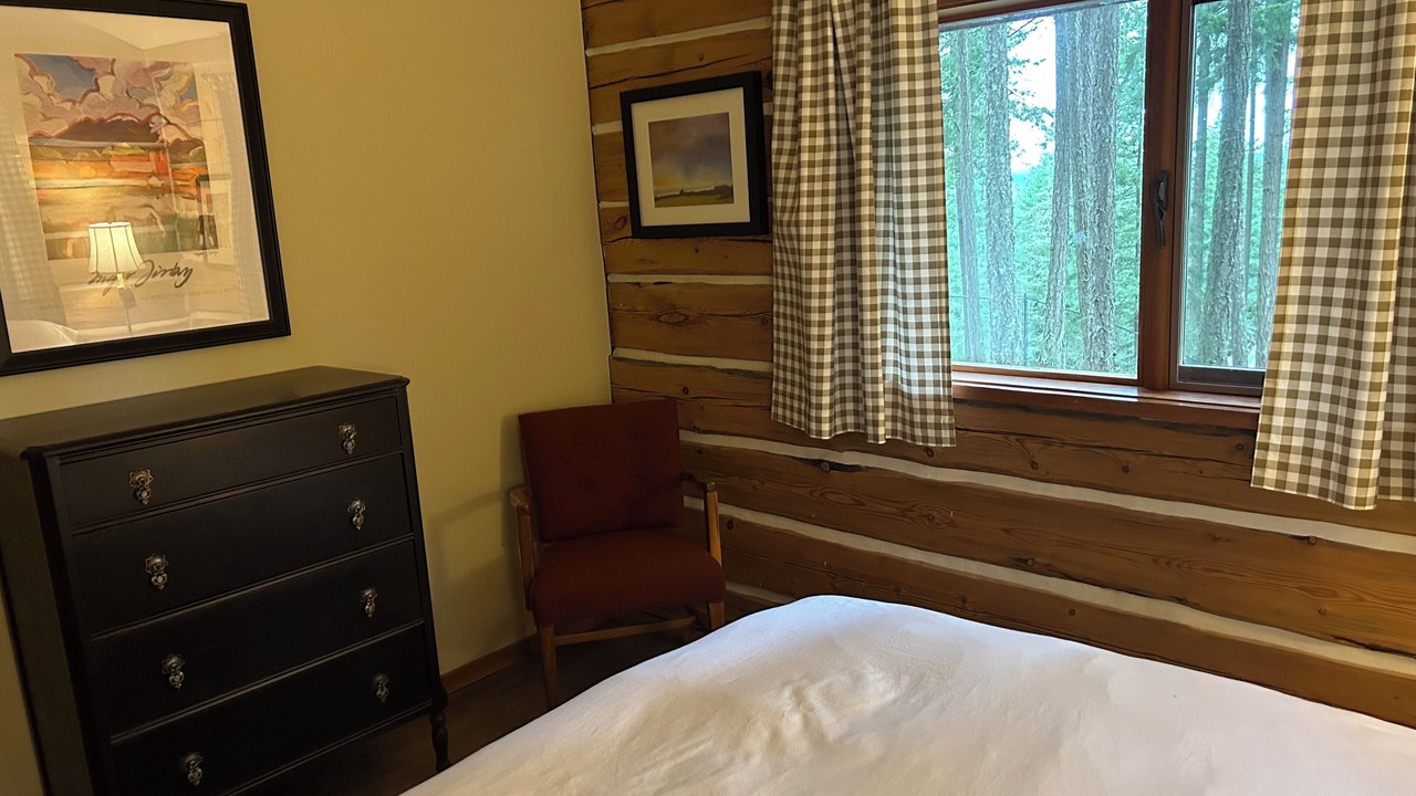 Photo of Bedroom in Mayne Island