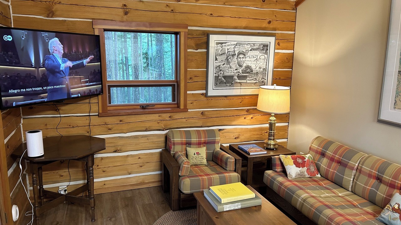 Photo of Livingroom in Mayne Island