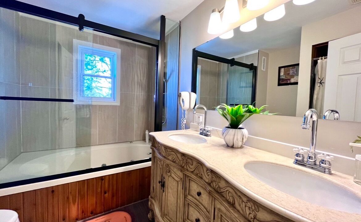 Photo of Bathroom in Scugog