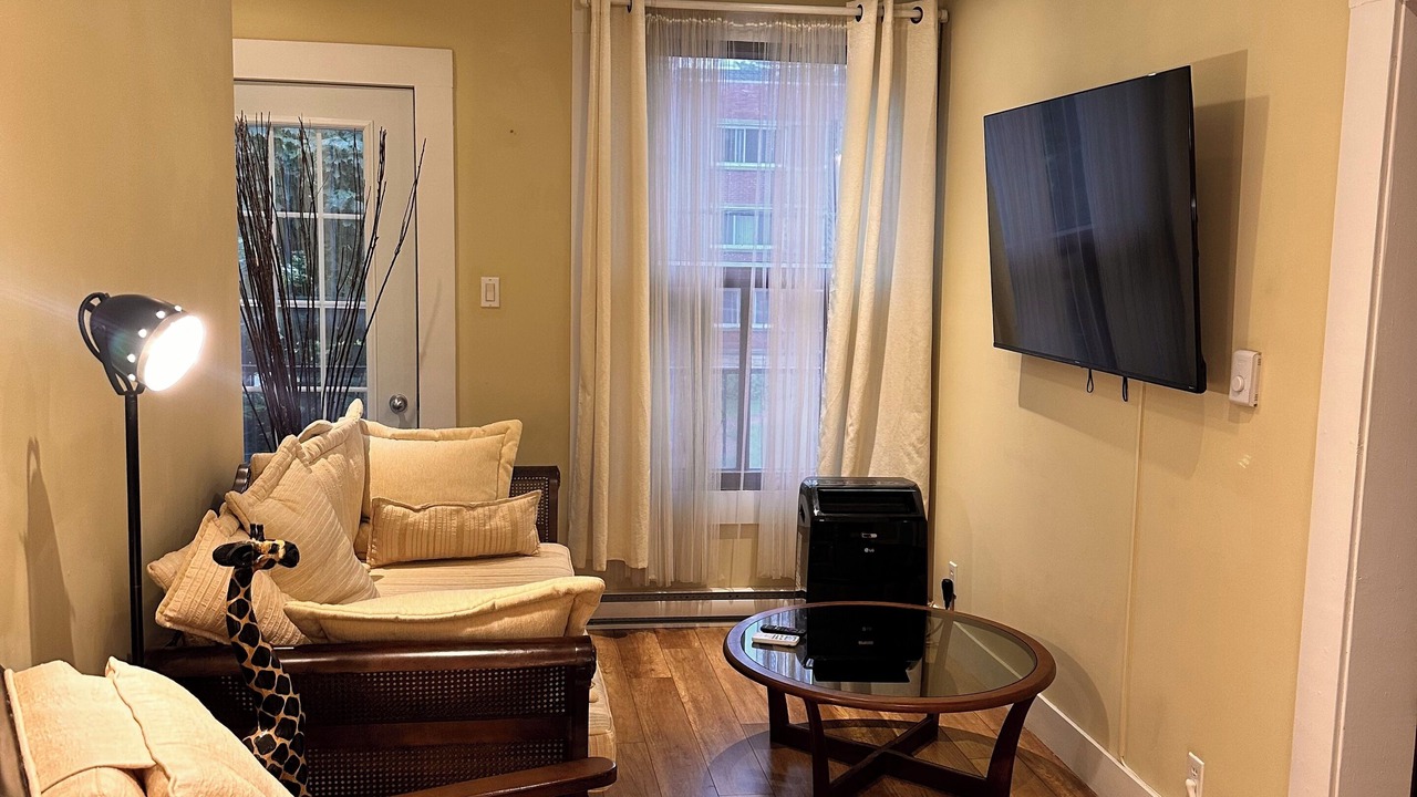 Photo of Livingroom in Dorval