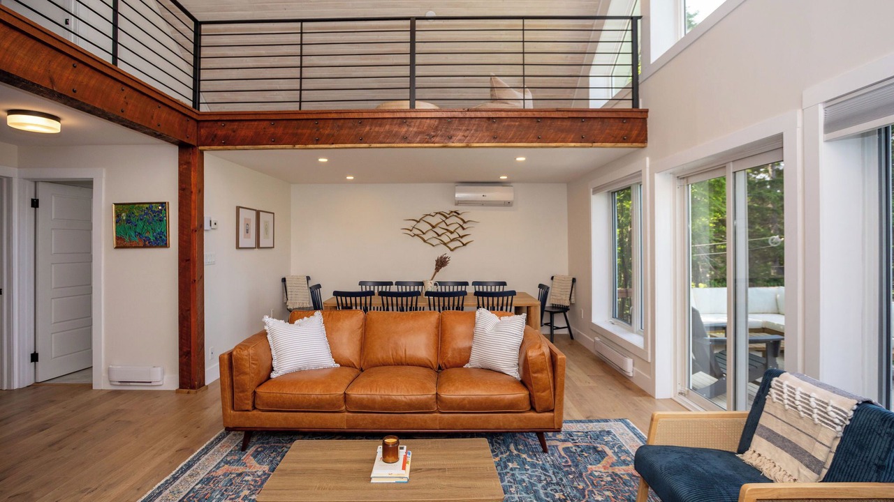 Photo of Livingroom in Canoe Cove