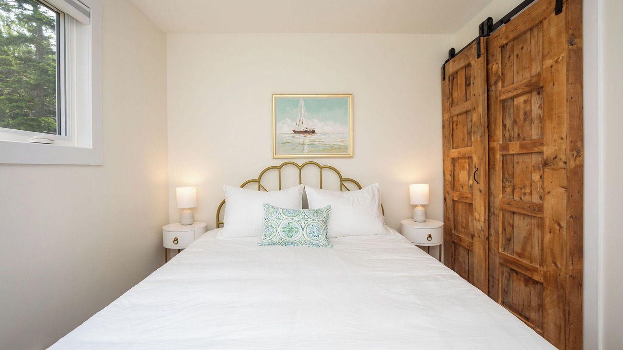 Photo of Bedroom in Canoe Cove
