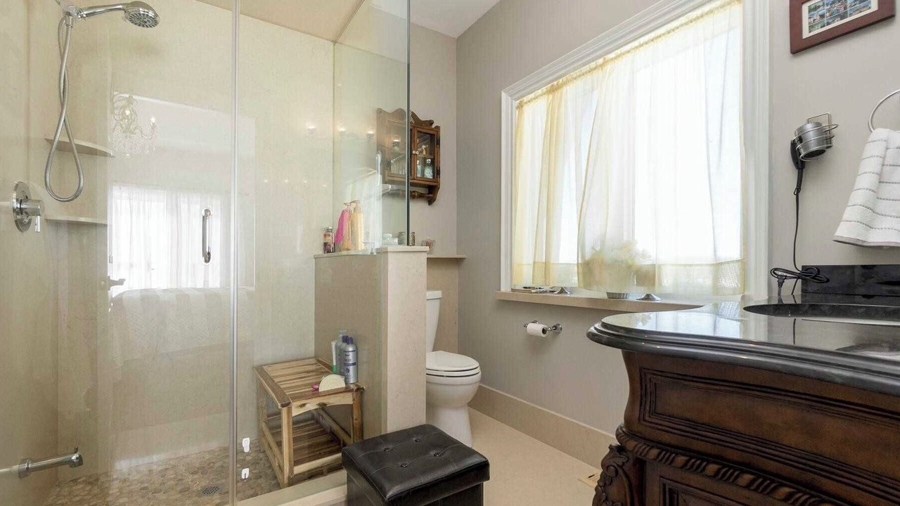 Photo of Bathroom in Amaranth