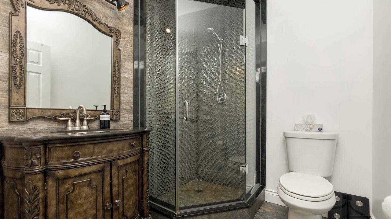 Photo of Bathroom in Amaranth