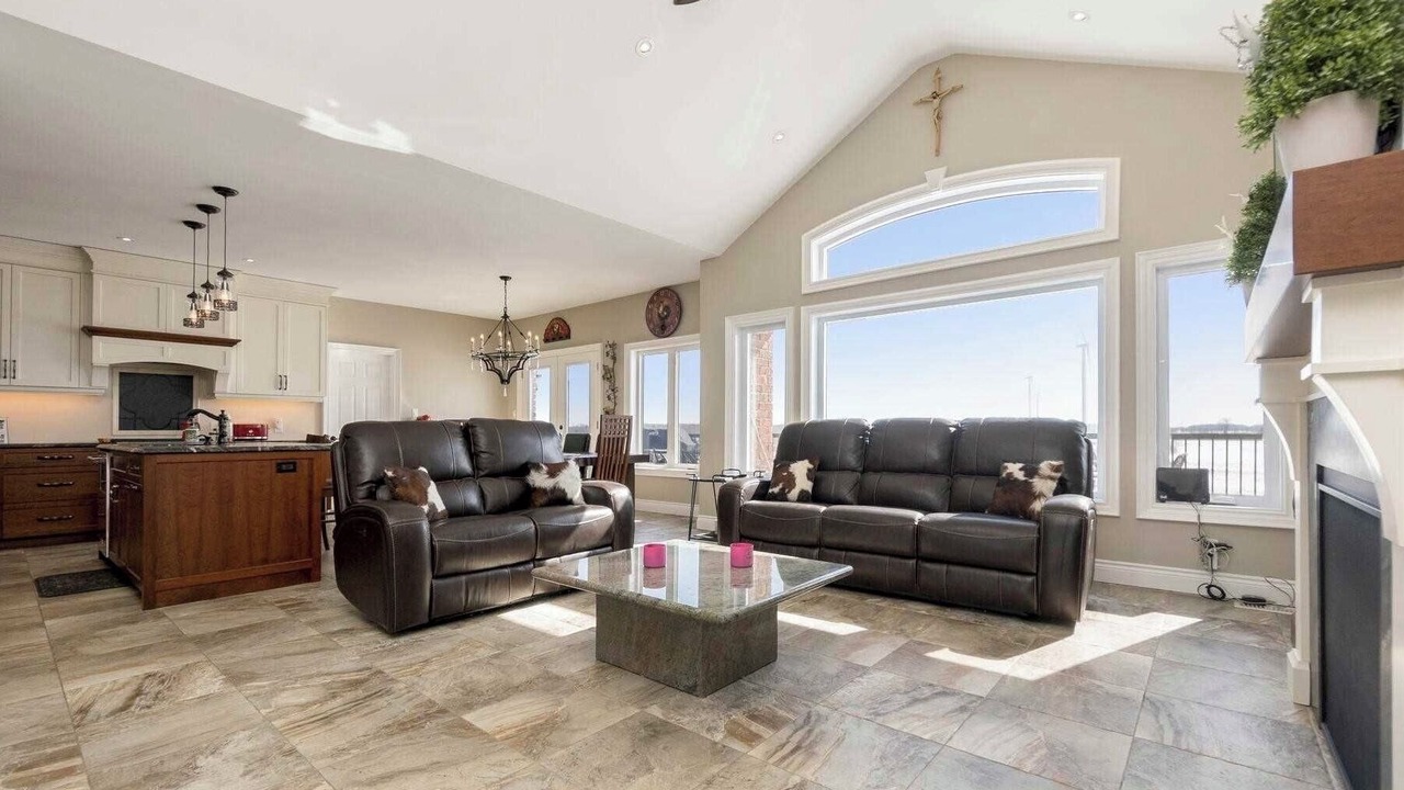 Photo of Livingroom in Amaranth