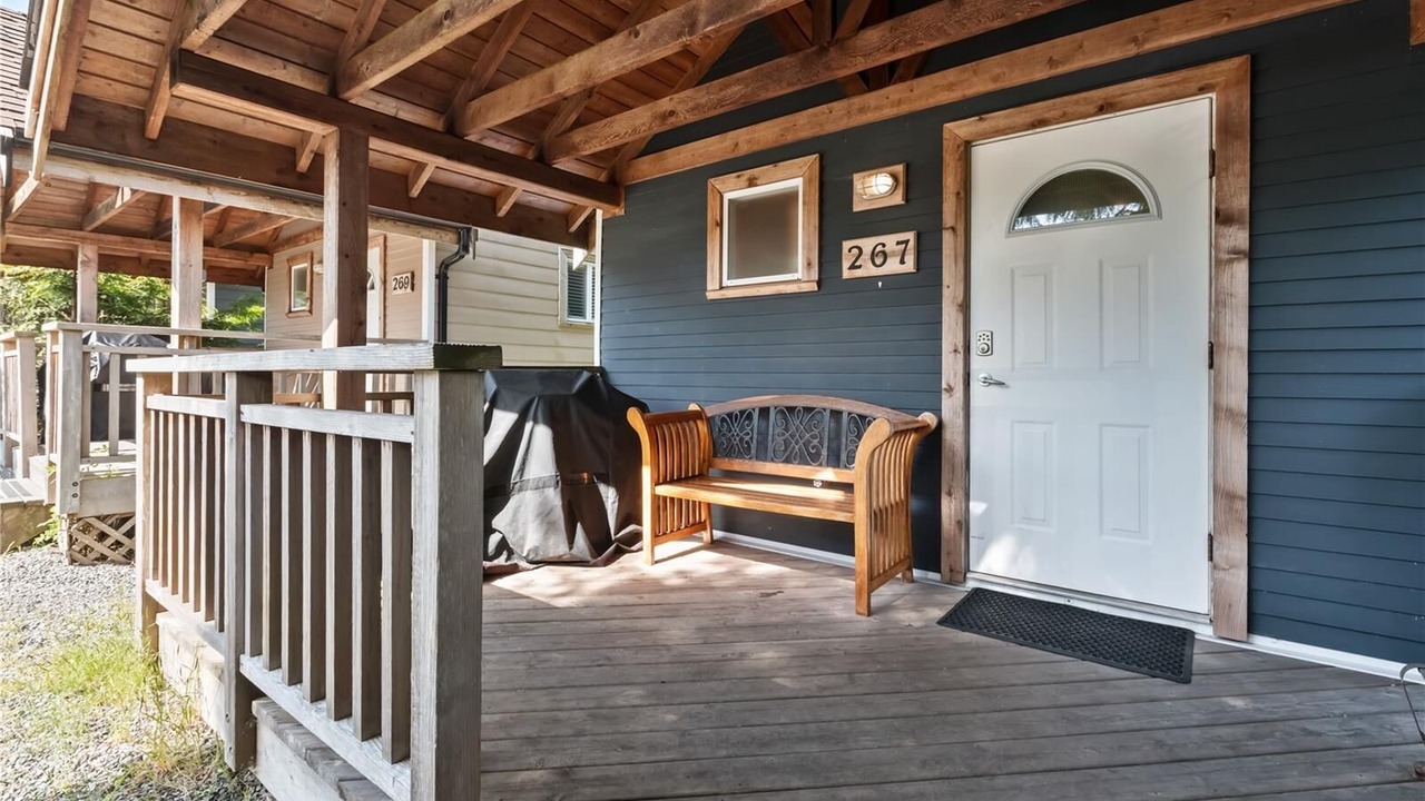 Photo of Patio Balcony in Ucluelet