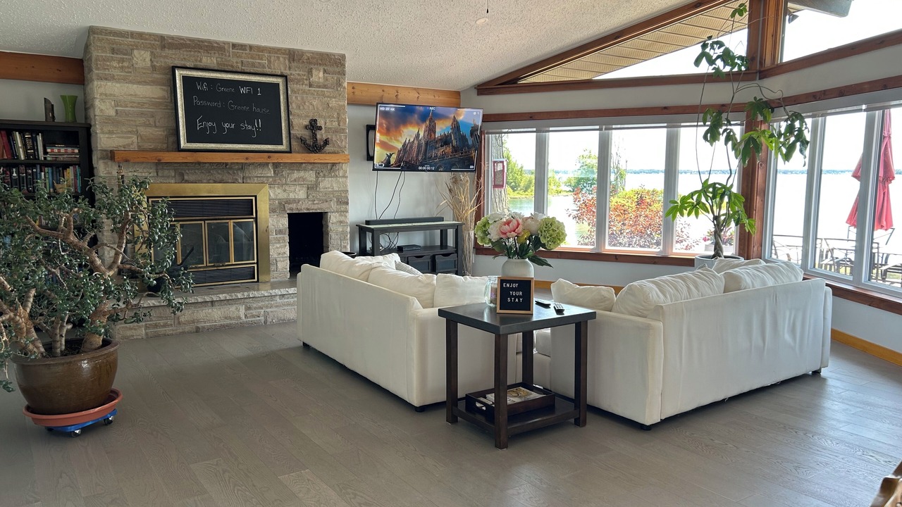 Photo of Livingroom in Wolfe Island