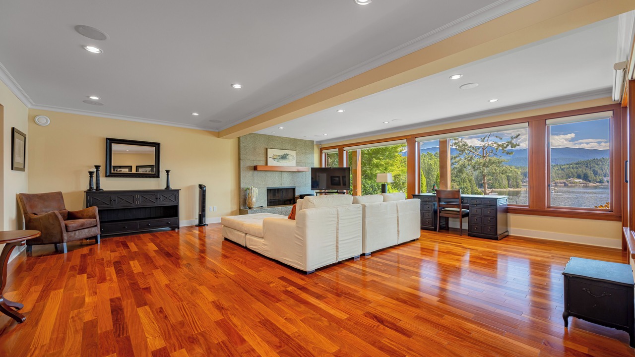 Photo of Livingroom in Dollarton