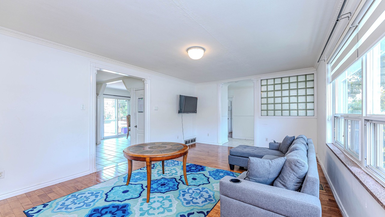 Photo of Livingroom in Northeast Mississauga