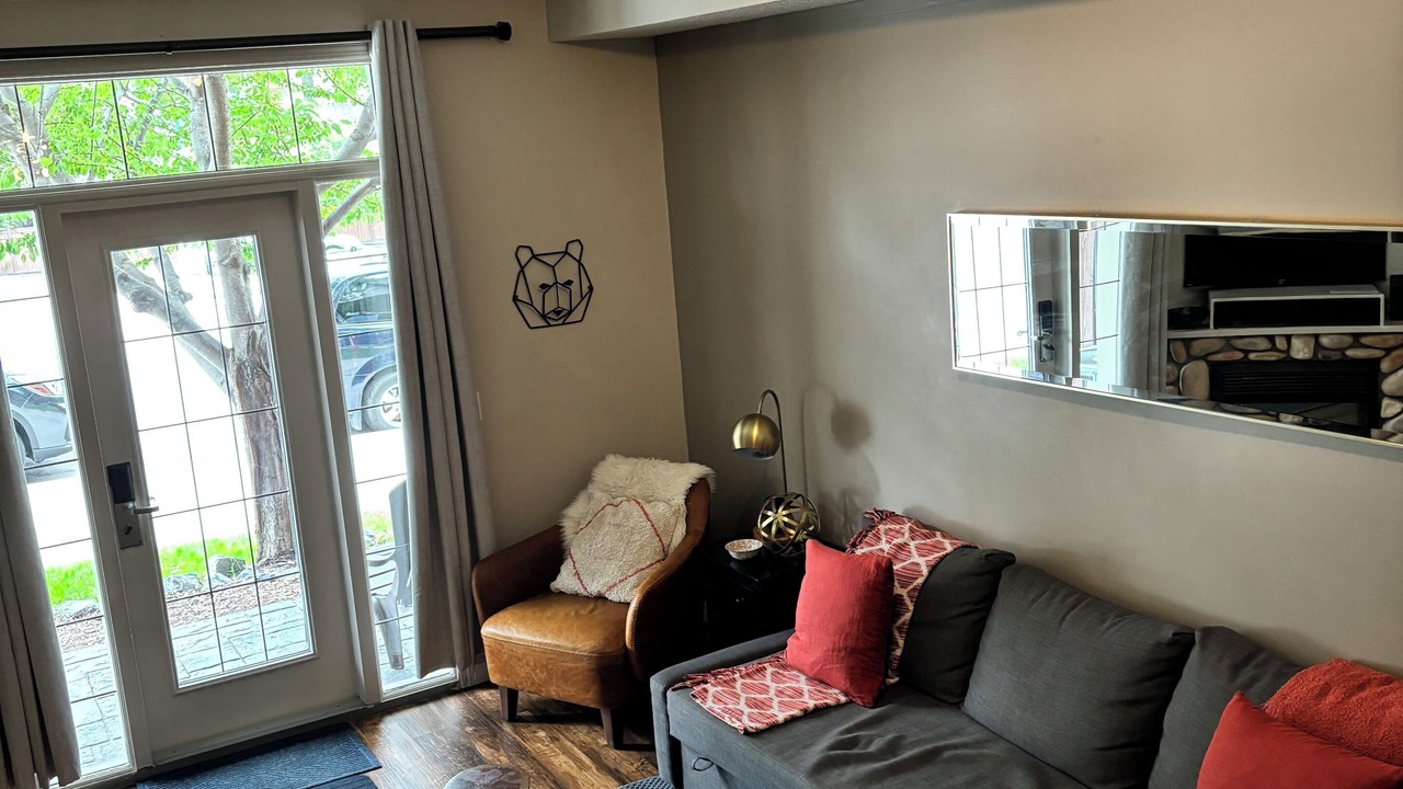 Photo of Livingroom in Cougar Creek