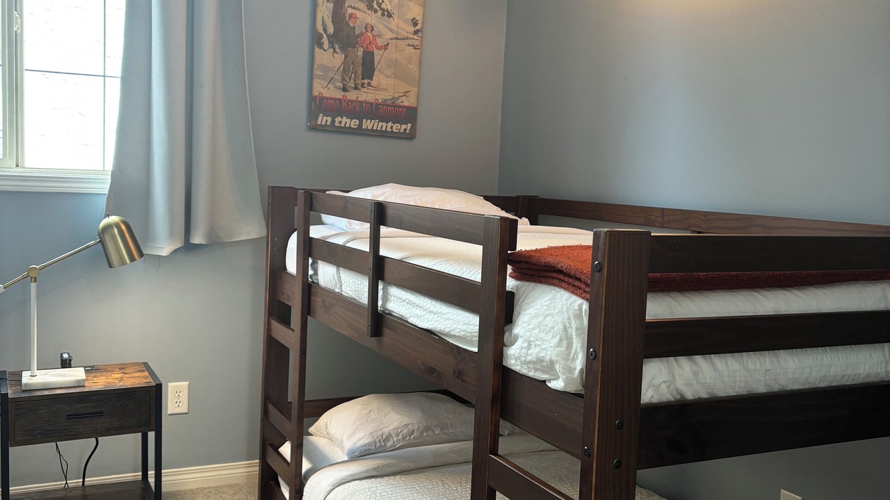 Photo of Bedroom in Cougar Creek