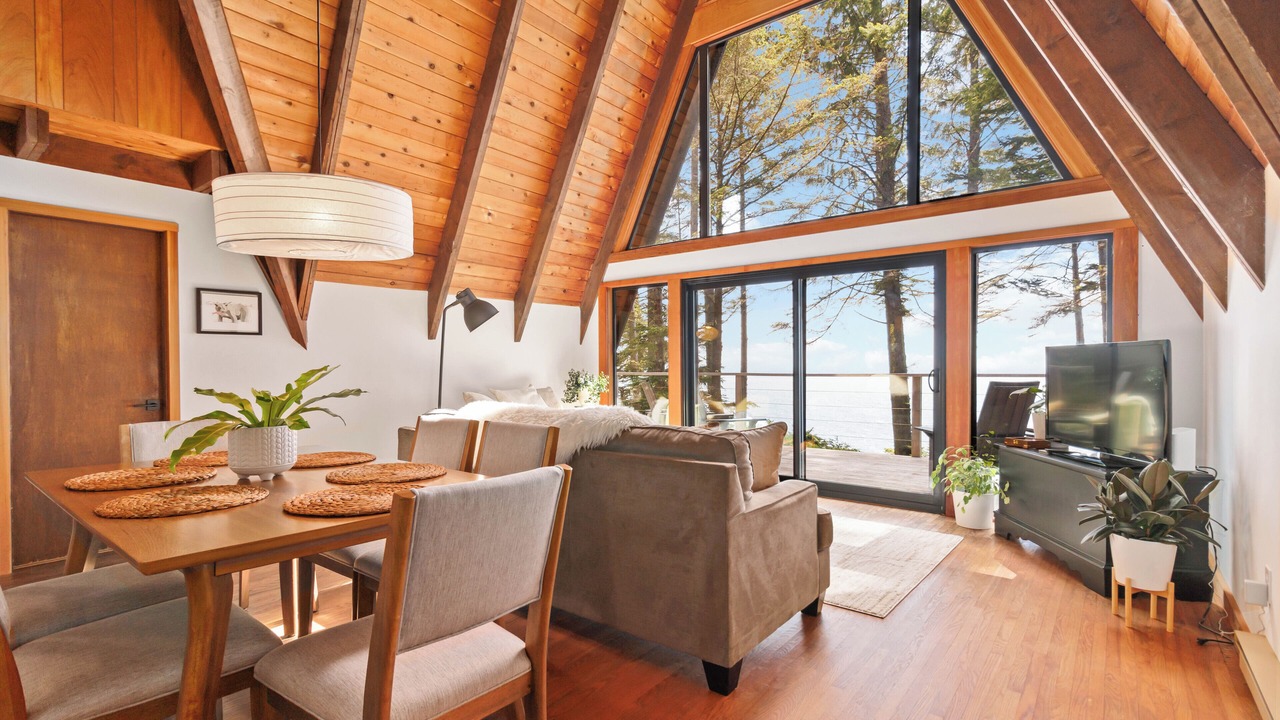 Photo of Livingroom in Juan de Fuca Electoral Area