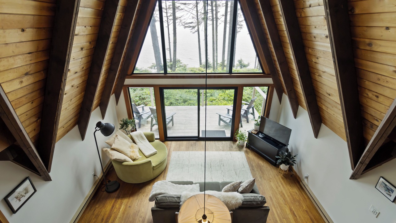 Photo of Livingroom in Juan de Fuca Electoral Area