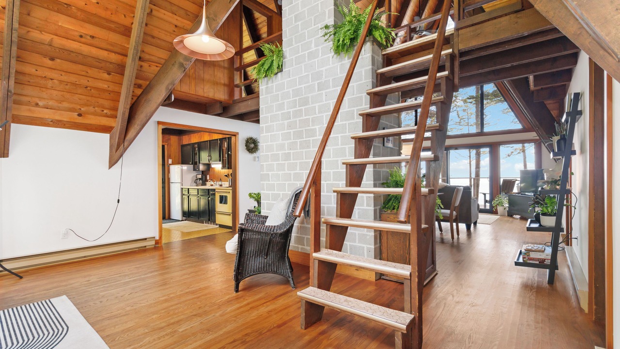 Photo of Livingroom in Juan de Fuca Electoral Area
