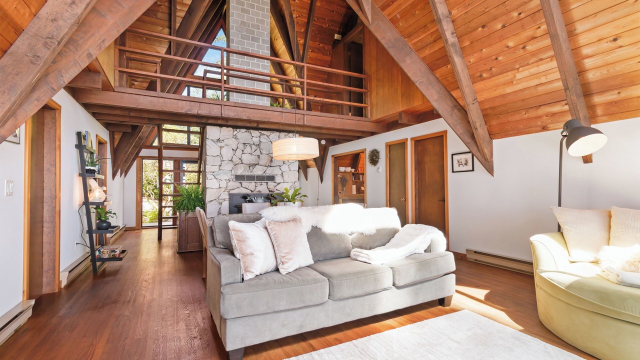 Photo of Livingroom in Juan de Fuca Electoral Area