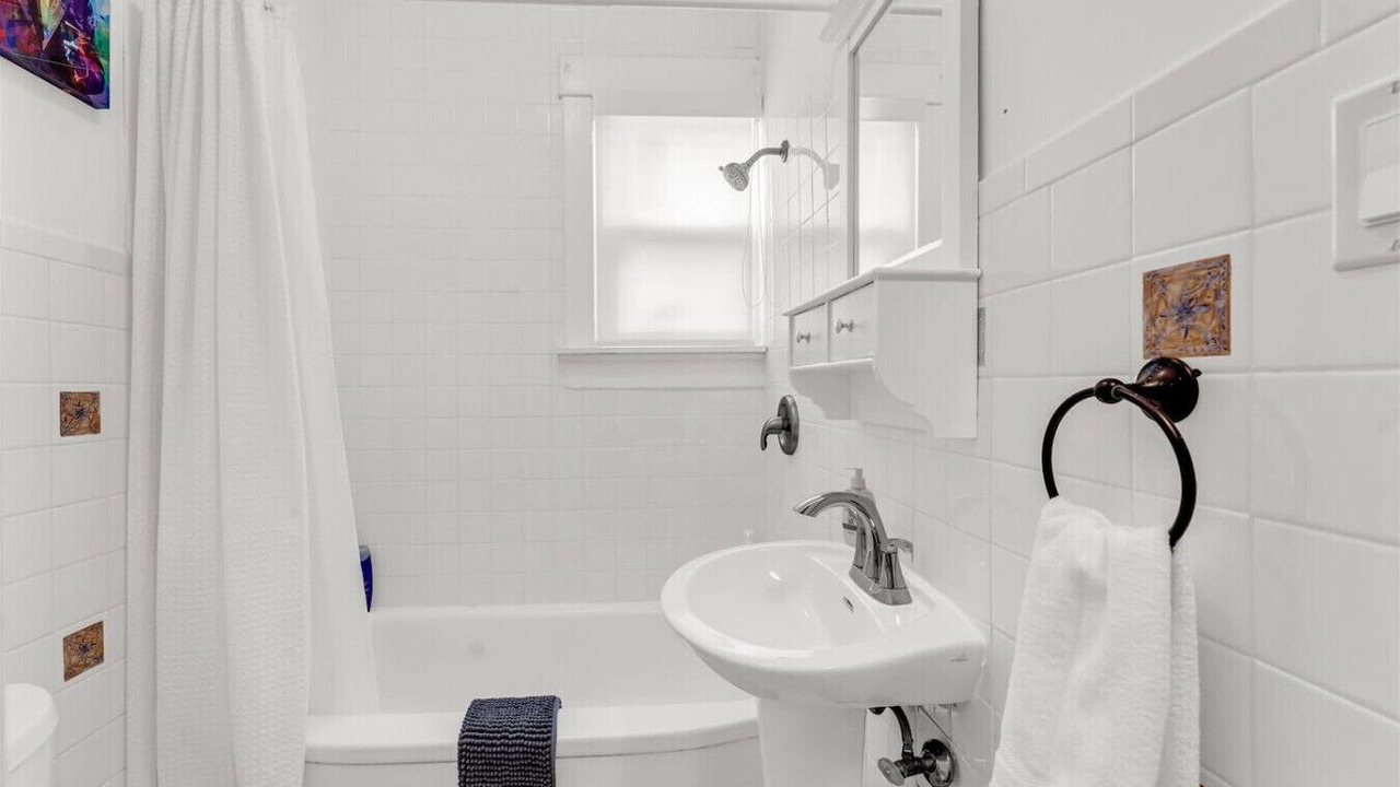 Photo of Bathroom in Niagara Falls
