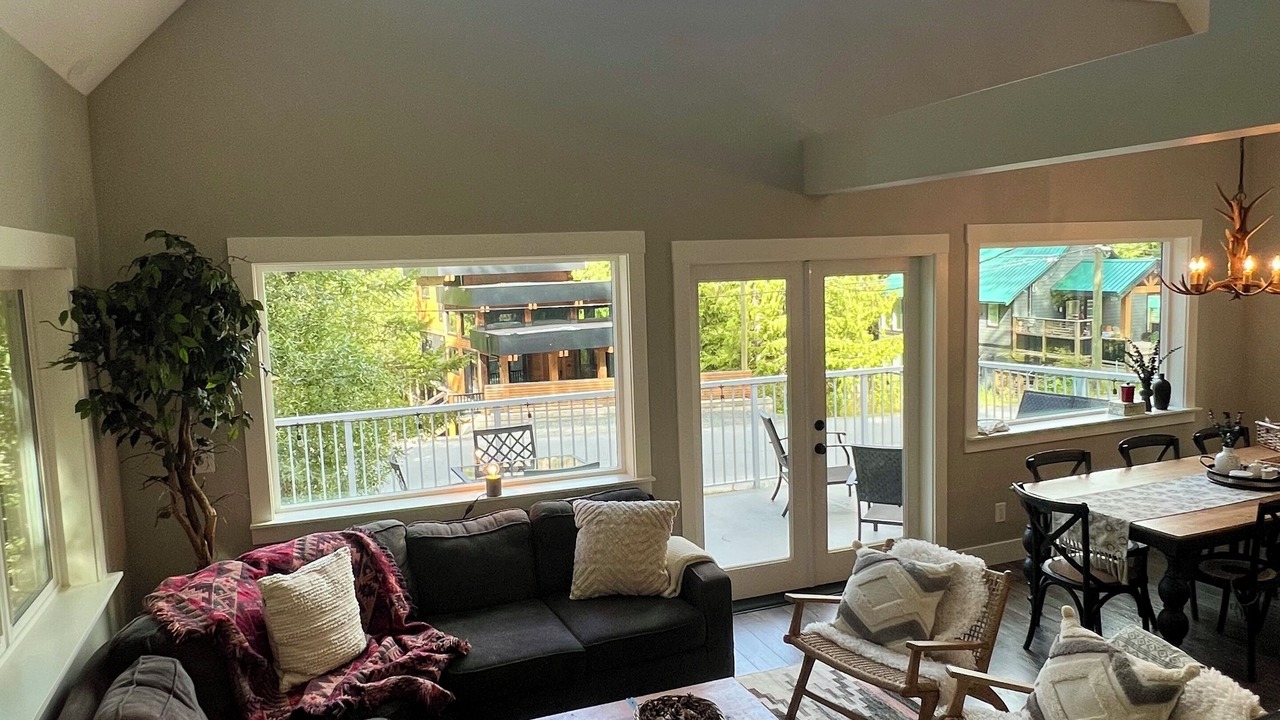 Photo of Livingroom in Sunshine Valley
